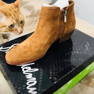 NWT Paige Fringe Booties